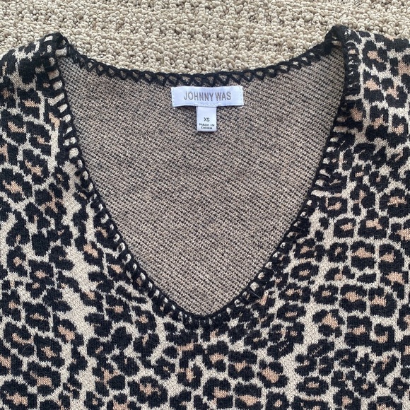 Fun animal print V neck sweater by Johnny Was - Picture 2 of 4